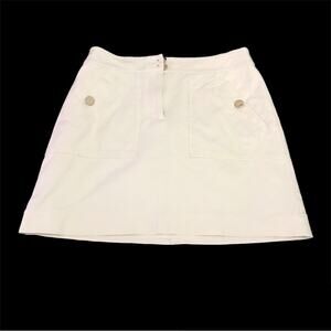 White Mini skirt with side pockets and buttons Slightly A-Line Size 6